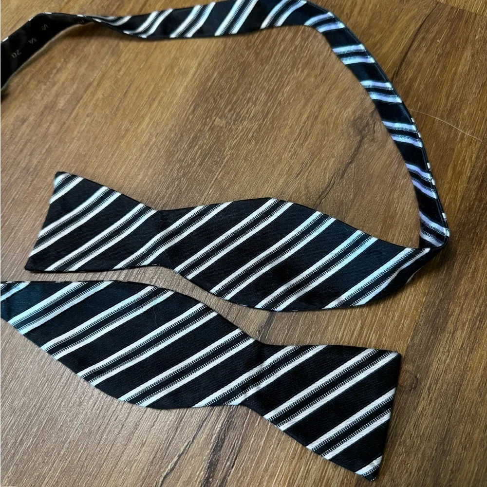 Men’s Black and White Striped Bow Tie 100% Silk adjustable